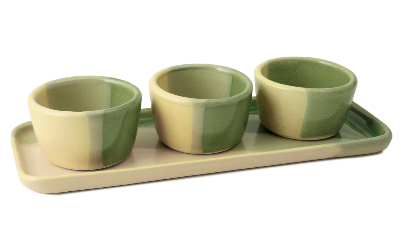 https://www.chathampottery.com/cdn/shop/products/Chatham-Pottery-Pinch-Pot-SET-Sea-Green-and-Yellow_1400x836.jpg?v=1523333958